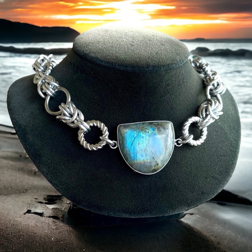 Handmade link maille chain with blue iridescent labradorite gemstone boho choker